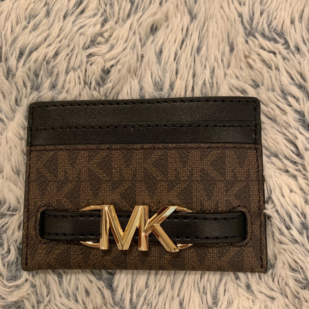 ✨NWT Michael Kors Reed Large Card Holder✨